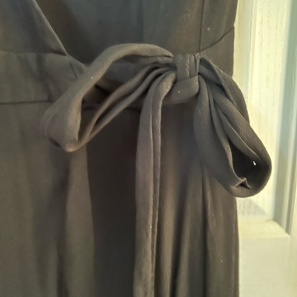 LOFT Wrap Dress in Black // Size 6 - Picture 5 of 6